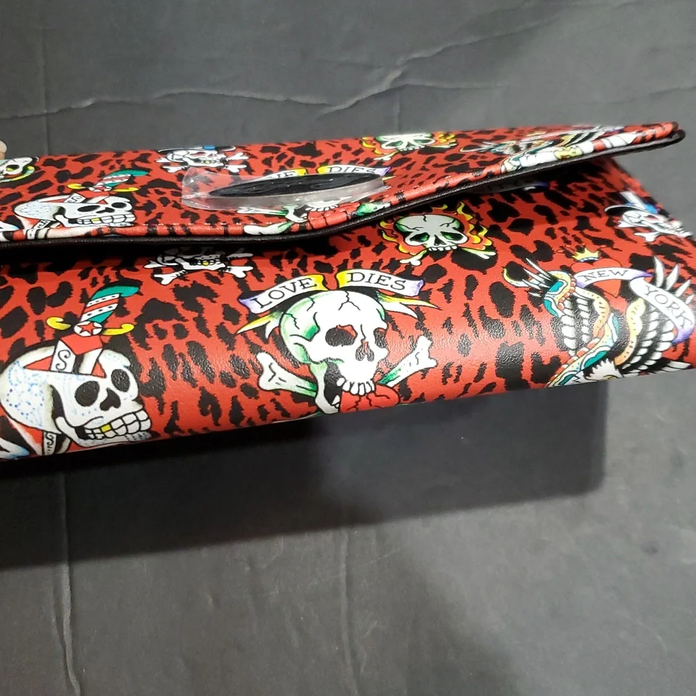 Ed Hardy red black iconic Ed Hardy goth skull imagery printed trifold wallet new - Picture 7 of 11